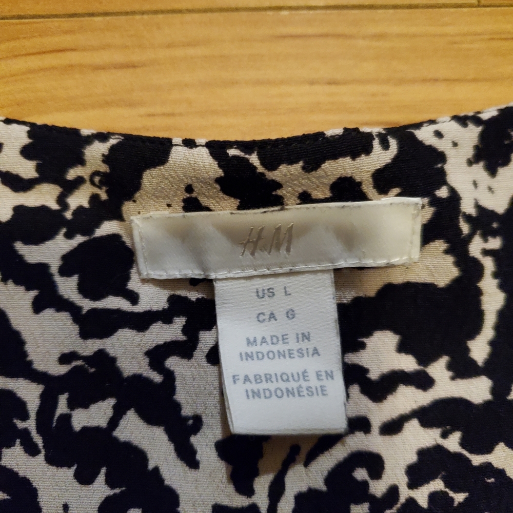 H&M Top - Picture 2 of 2